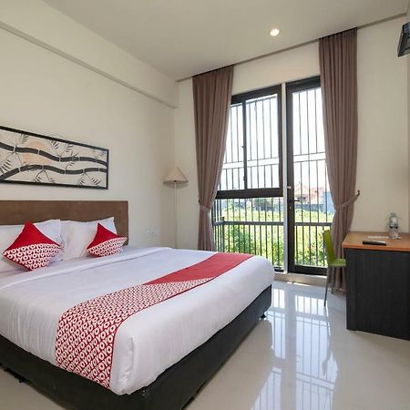 Oyo 697 Olivia Inn Denpasar Legian  Bagian luar foto