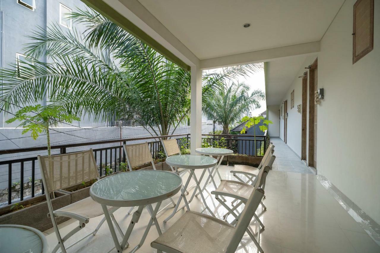 Oyo 697 Olivia Inn Denpasar Legian  Bagian luar foto