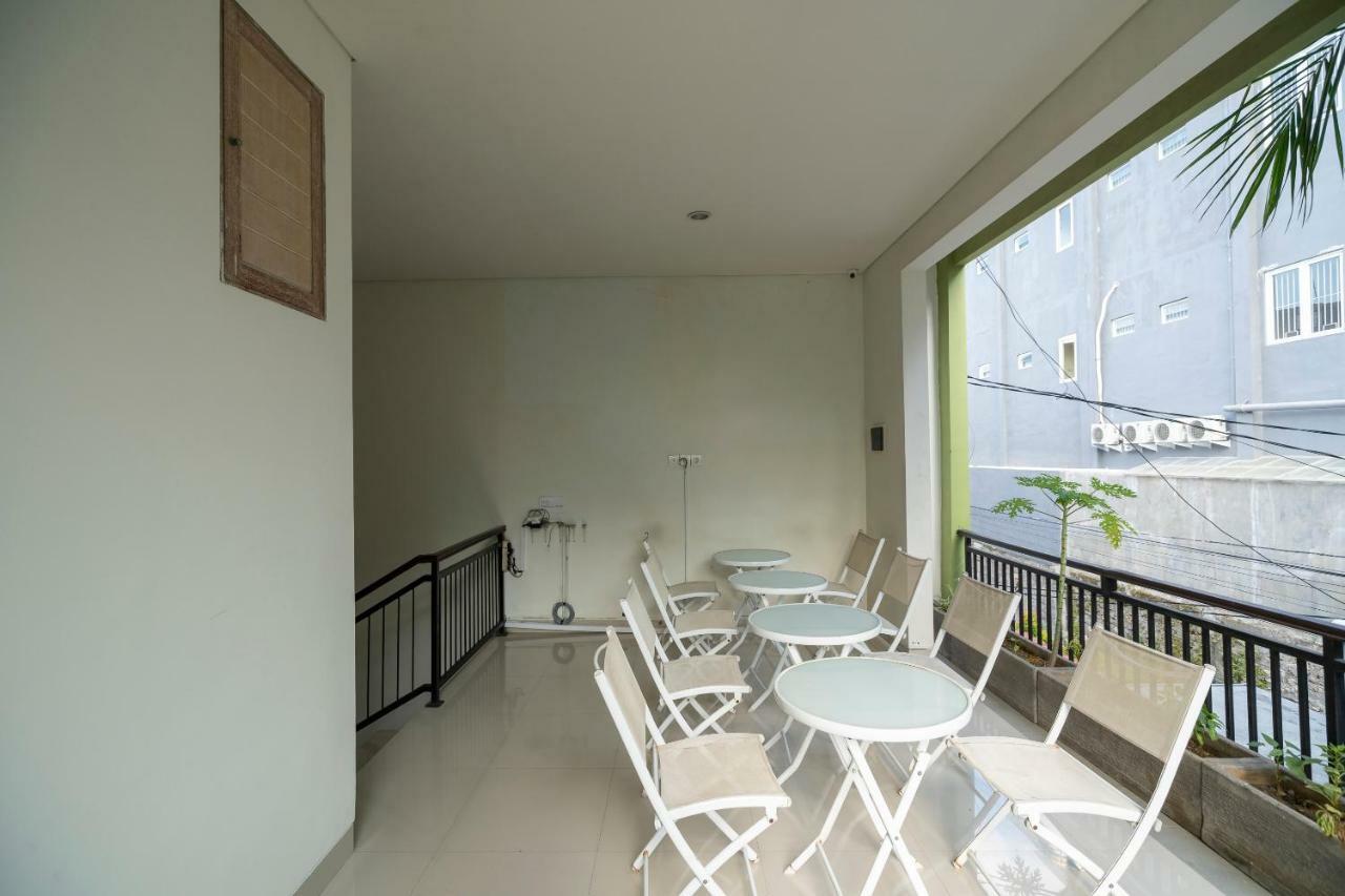 Oyo 697 Olivia Inn Denpasar Legian  Bagian luar foto