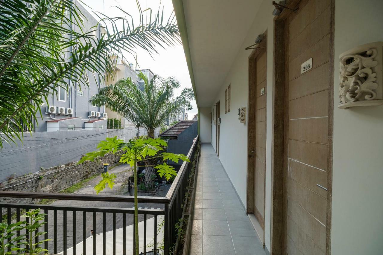 Oyo 697 Olivia Inn Denpasar Legian  Bagian luar foto