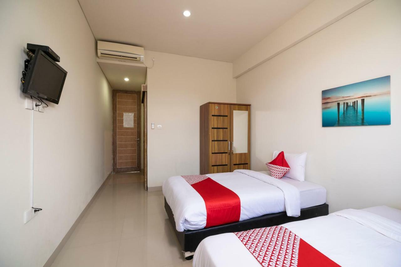 Oyo 697 Olivia Inn Denpasar Legian  Bagian luar foto