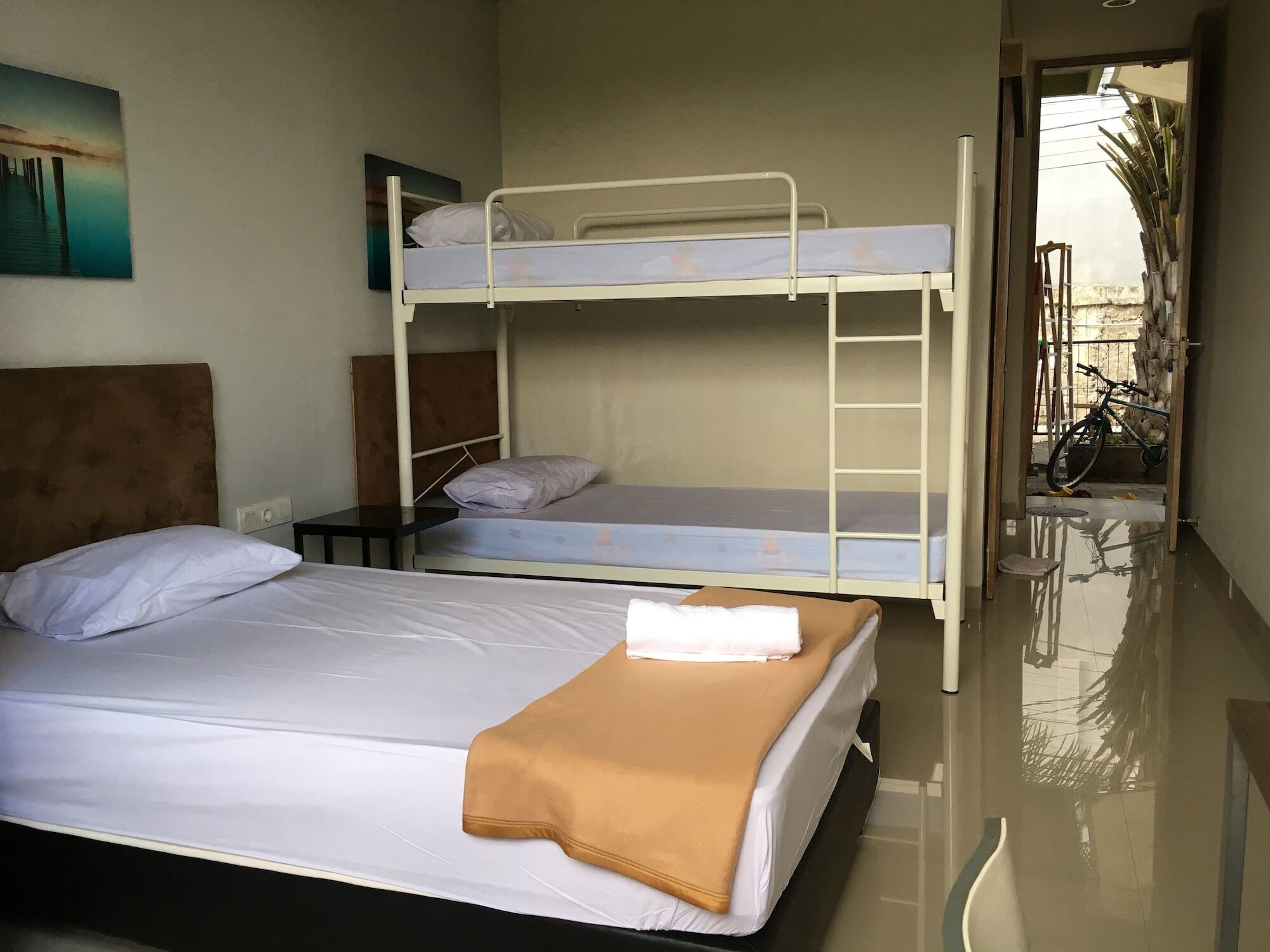 Oyo 697 Olivia Inn Denpasar Legian  Bagian luar foto