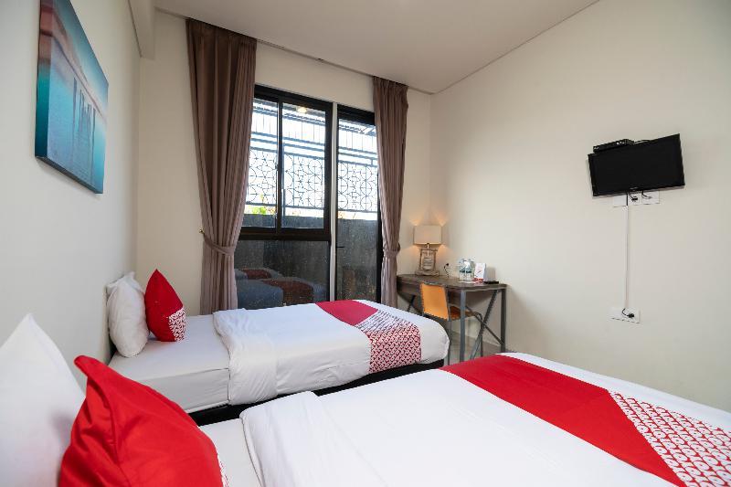 Oyo 697 Olivia Inn Denpasar Legian  Bagian luar foto
